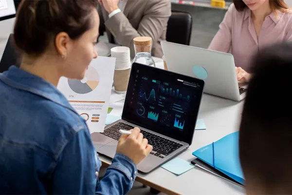 هوش تجاری ، آموزش ، تحلیلگر ، نرم افزار و مقاله BI